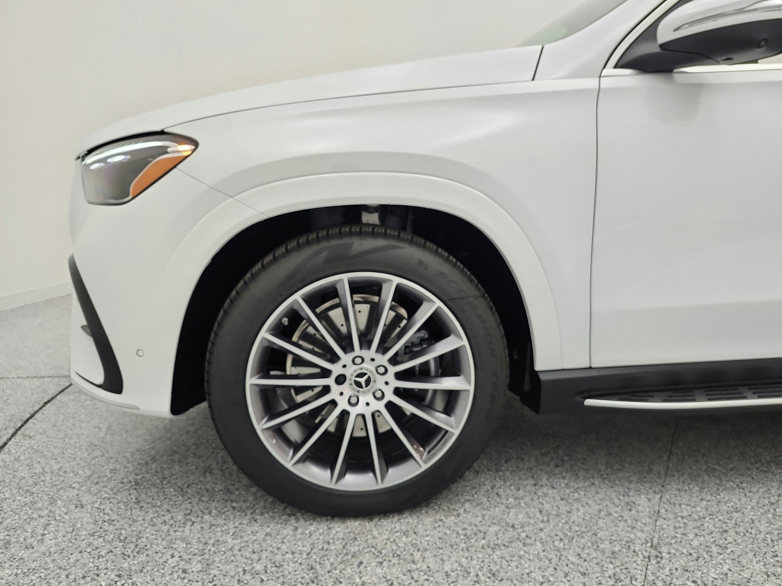 New 2026 MANUFAKTUR Moonlight White Metallic Mercedes-Benz GLE 450 4MATIC® SUV image 13
