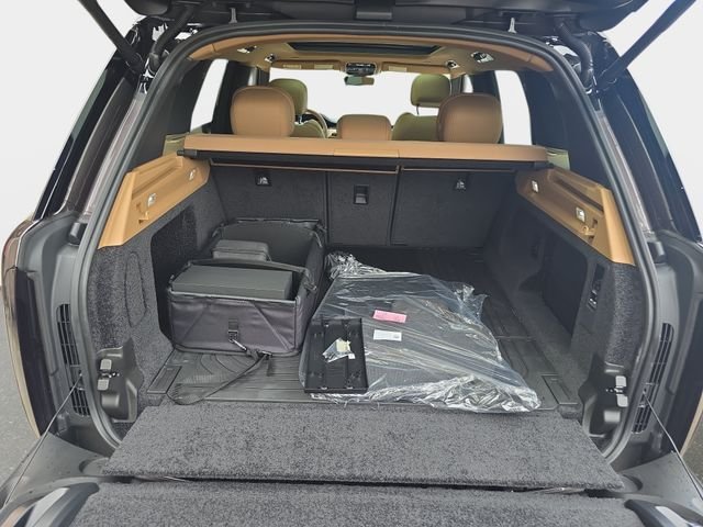New 2027 Charente Grey Land Rover SE image 10