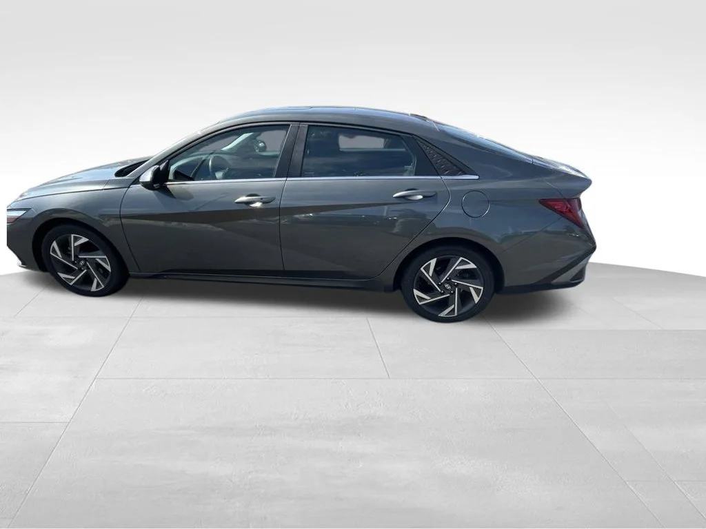 Used 2025 Gray Hyundai SEL Convenience image 27