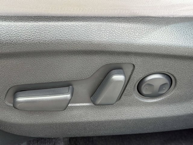Used 2017 Molten Silver Hyundai SE image 16