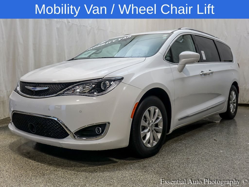 2018 Chrysler Pacifica Touring L Plus's photo