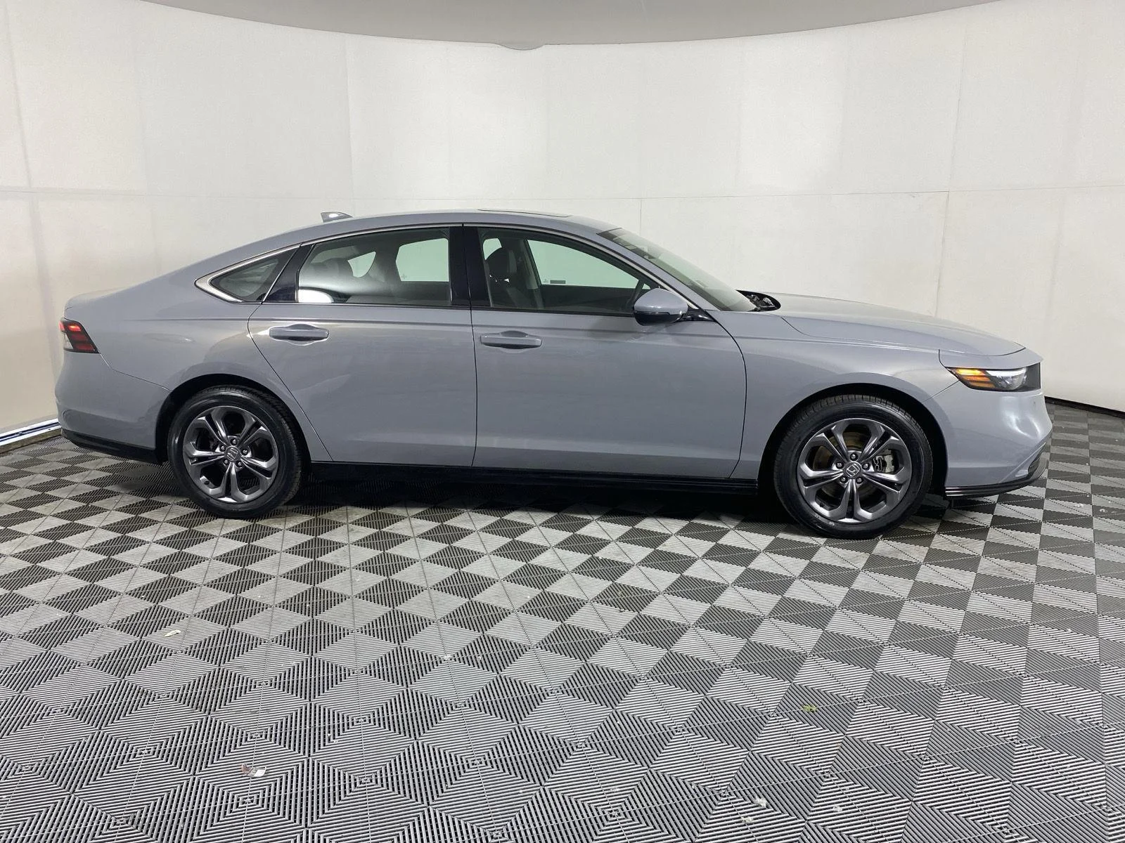 Used 2024 Urban Gray Pearl Honda EX-L image 9