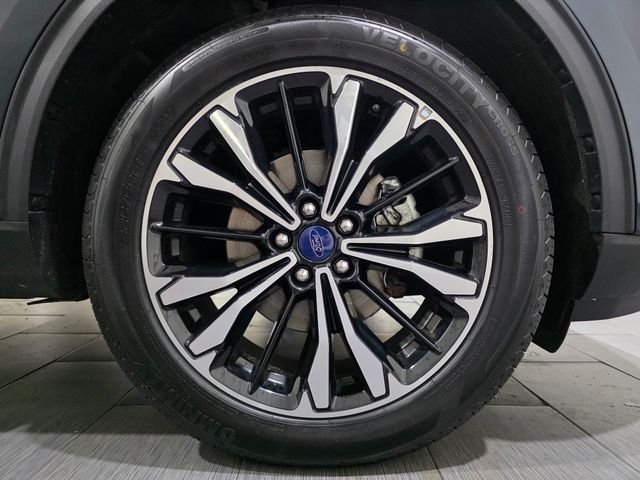 Used 2022 Blue Ford SEL image 25