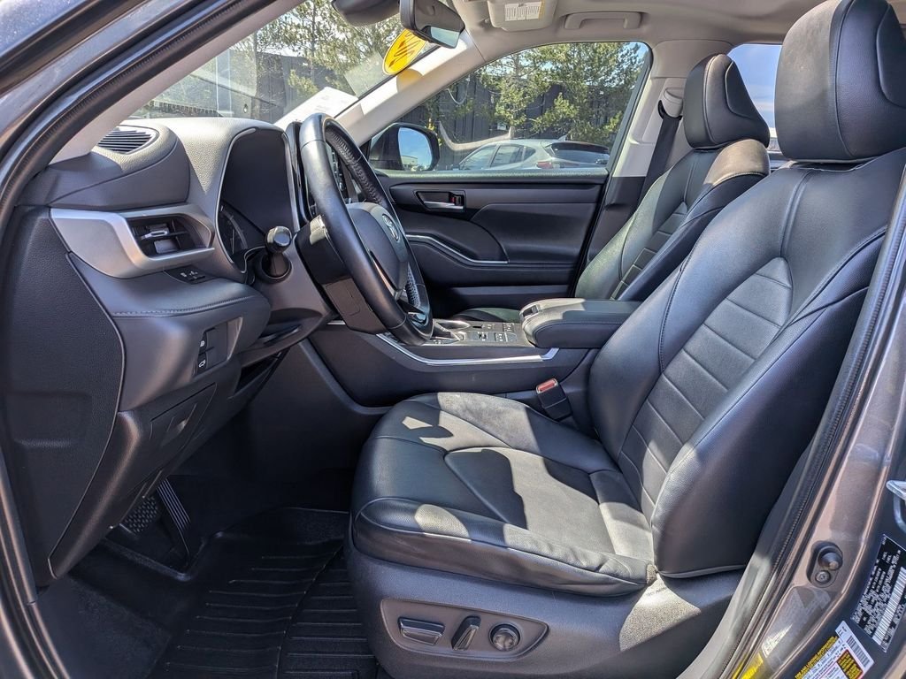 Used 2020 Magnetic Gray Metallic Toyota XLE image 17
