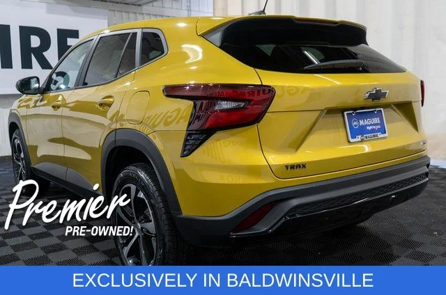 Used 2024 Yellow Chevrolet 1RS image 7