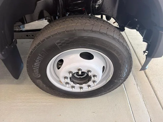 New 2027 Oxford White Ford F-550® XL image 23