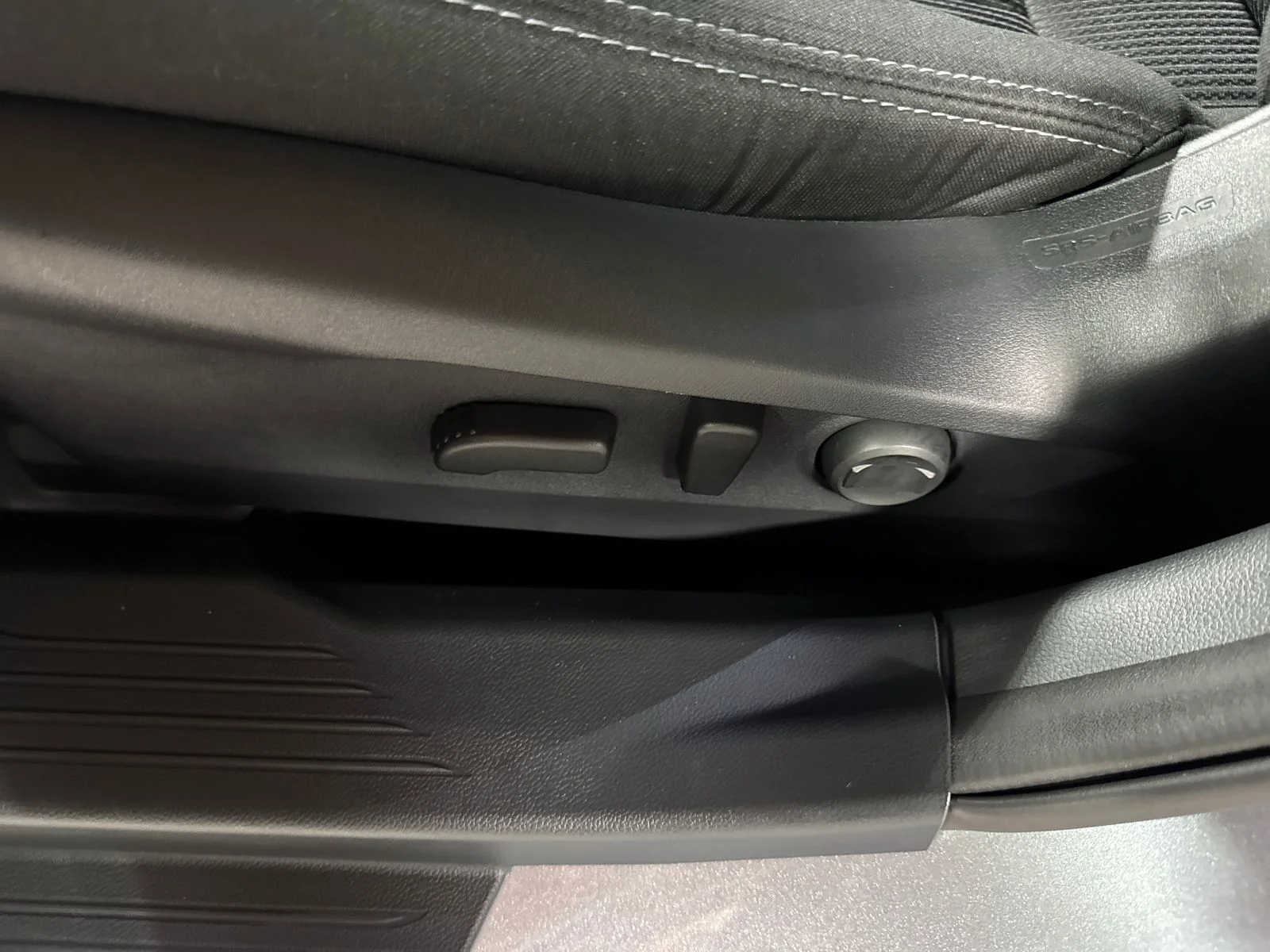 Used 2024 Ice Silver Metallic Subaru Premium image 16