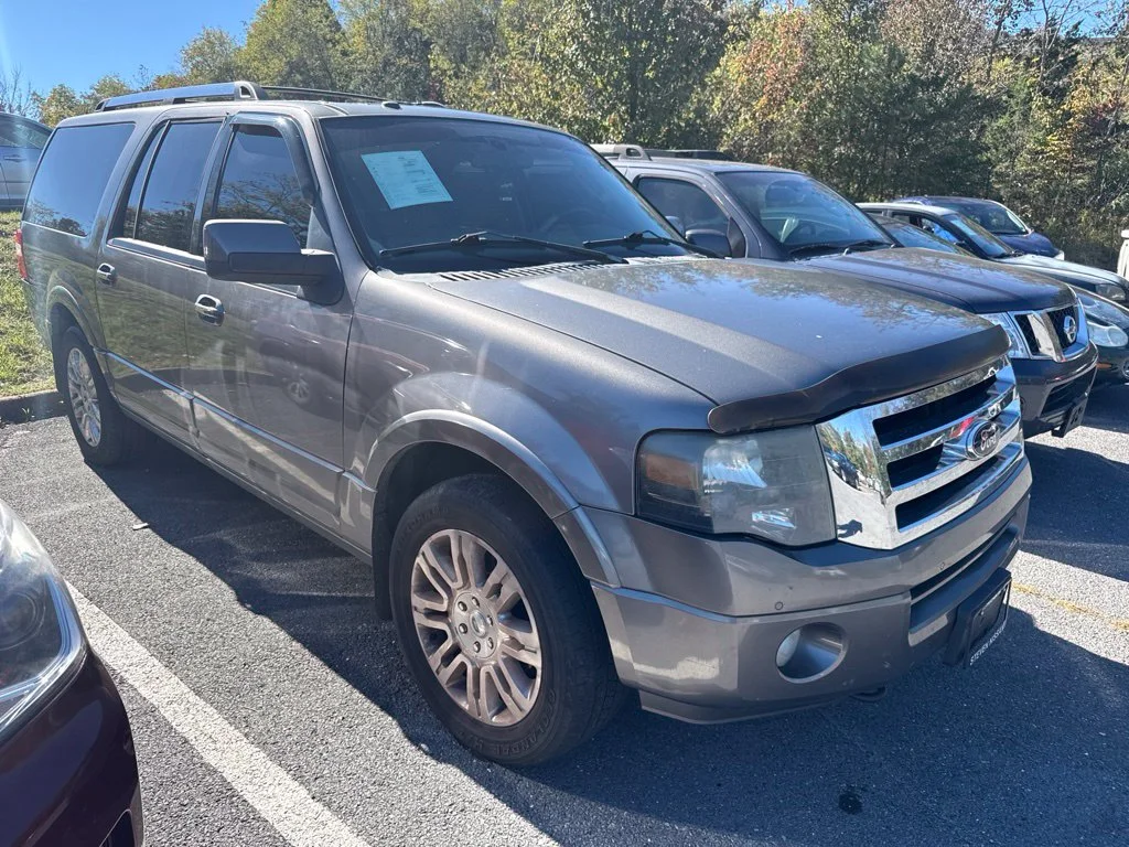 Used 2013  Ford Limited image 1