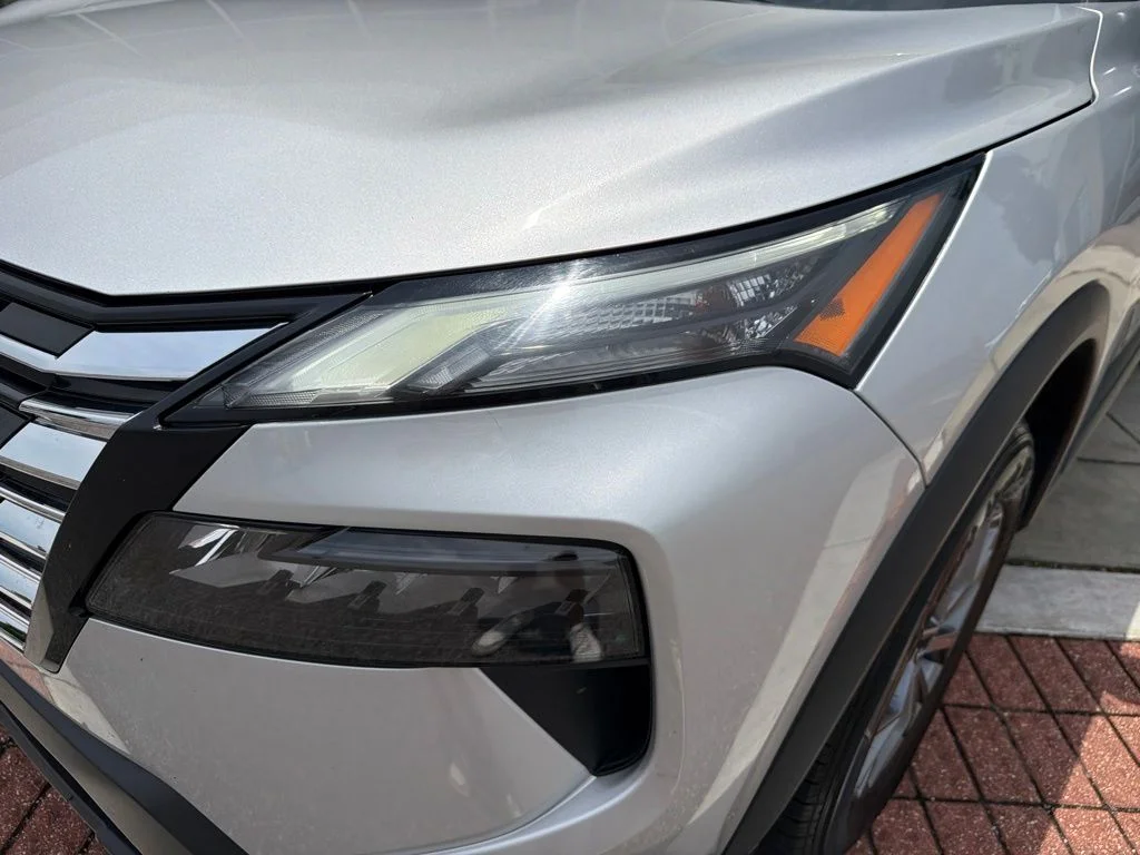 Used 2024 Silver Nissan S image 12