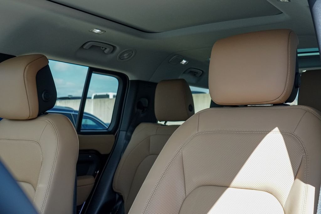 New 2026 Sedona Red Metallic Land Rover S image 15