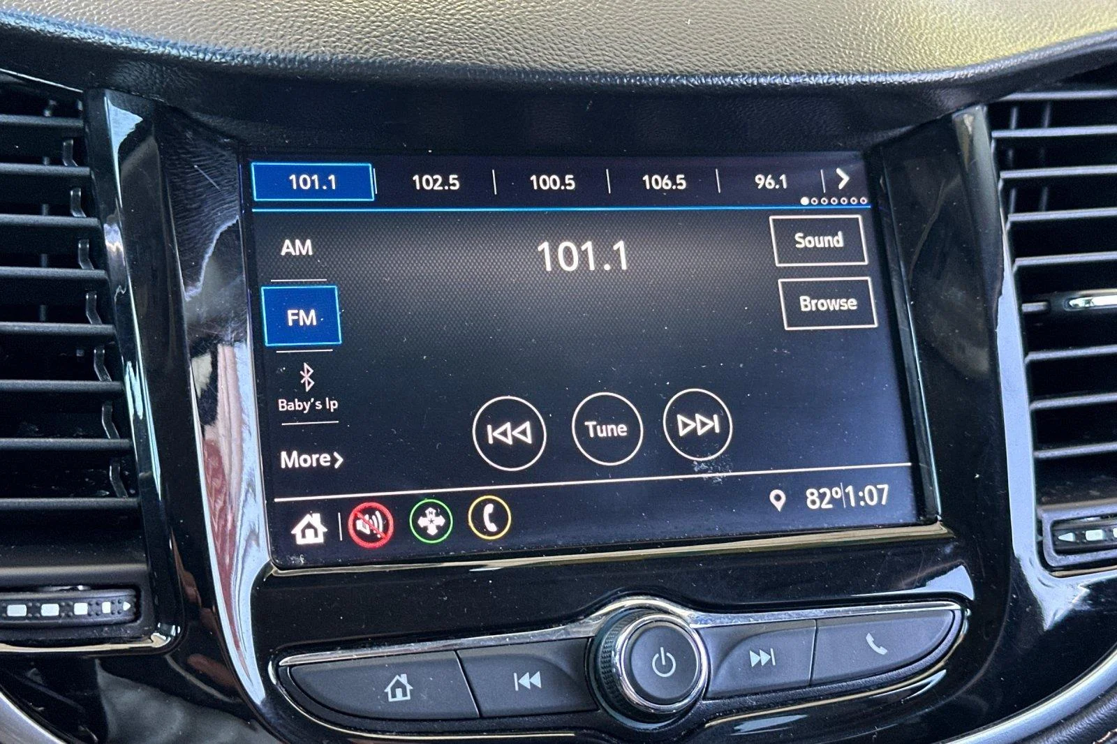 Used 2022 Silver Ice Metallic Chevrolet LS image 17