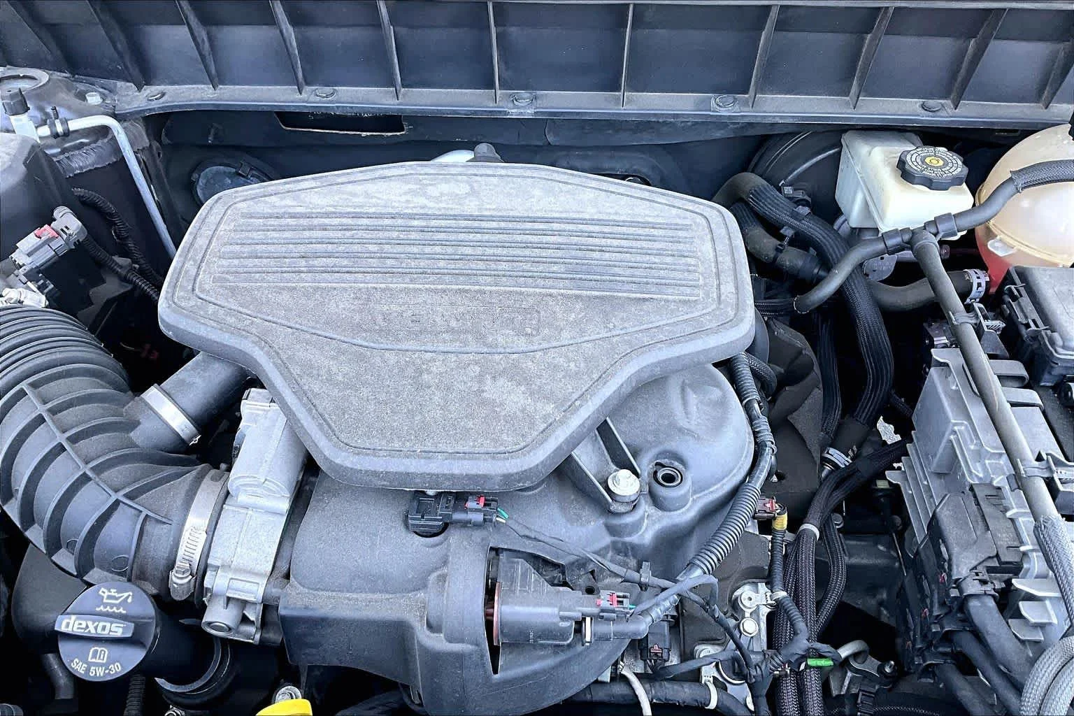 Used 2018 Iridium Metallic GMC SLT image 31