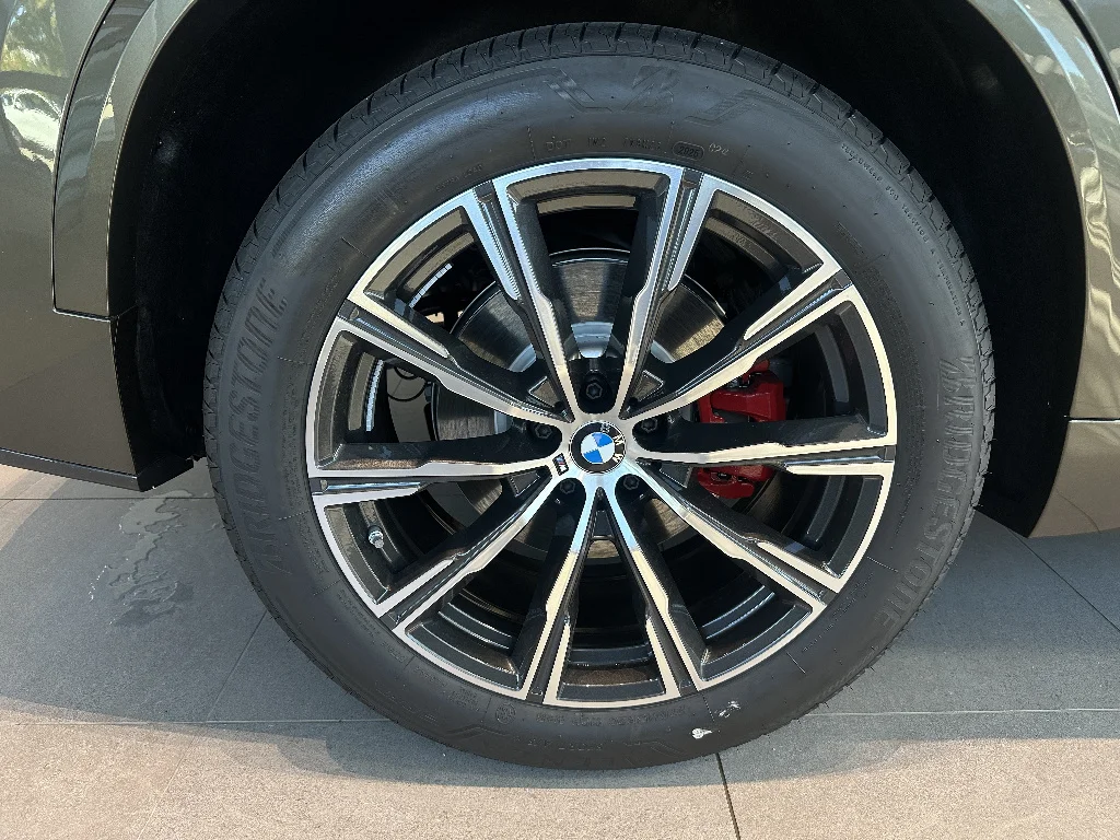 New 2026 Manhattan Green Metallic BMW xDrive40i image 7