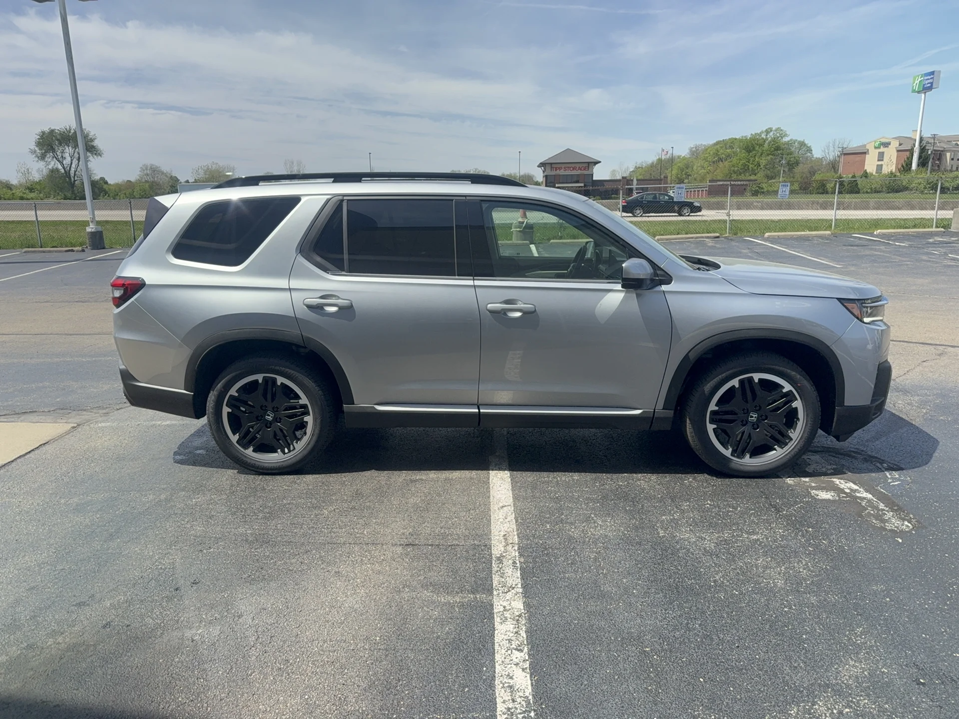 New 2026 Solar Silver Metallic Honda Touring Blackout image 4