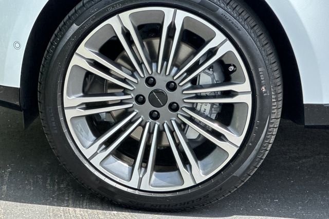 New 2026 Fuji White Land Rover SE image 24