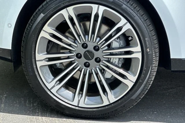 New 2026 Fuji White Land Rover SE image 24