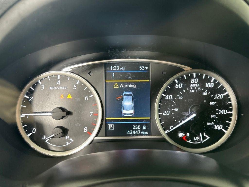 Used 2019 Super Black Nissan S image 4