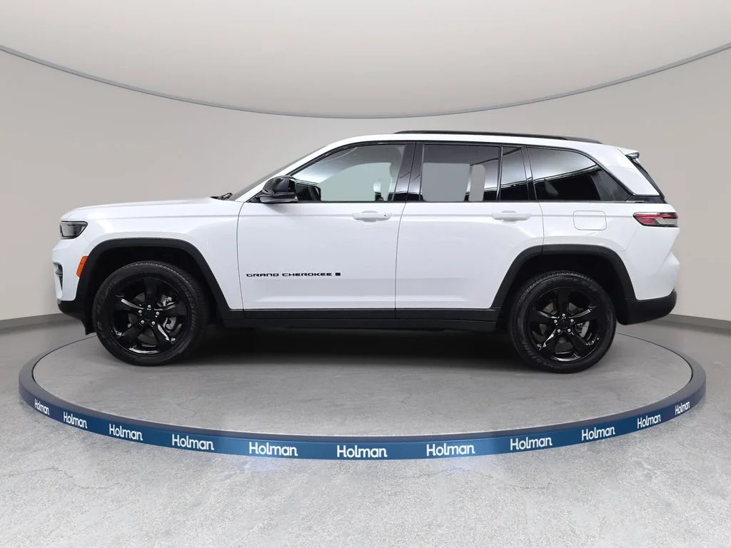Used 2023 Bright White Clearcoat Jeep Altitude X image 9
