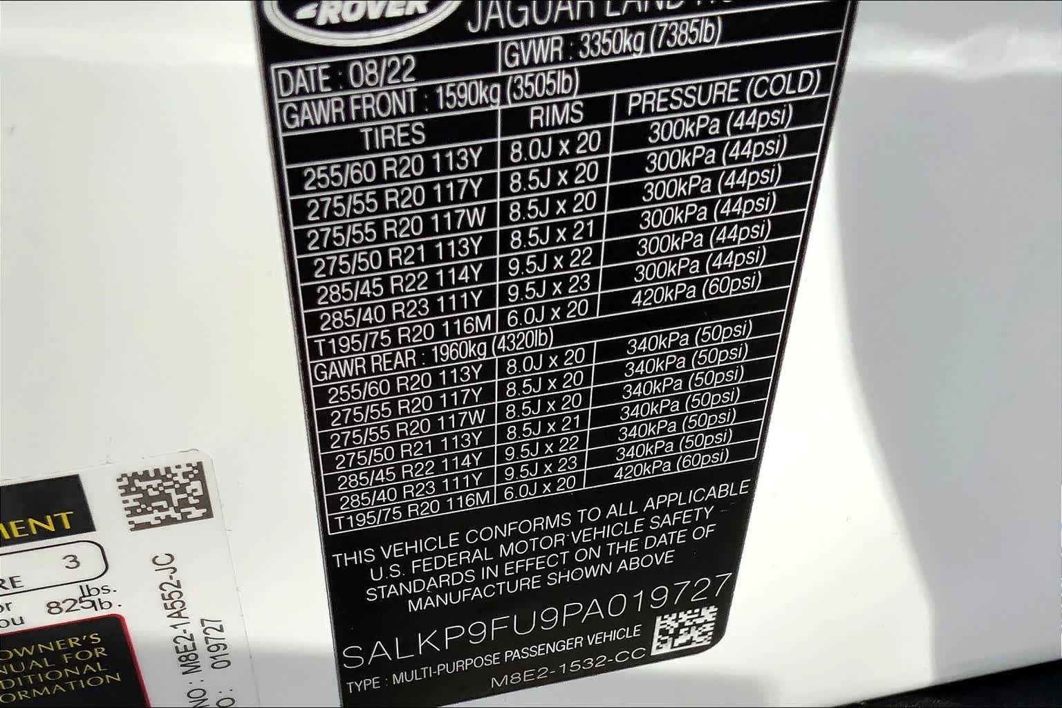 Used 2023 Fuji White Land Rover SE image 30