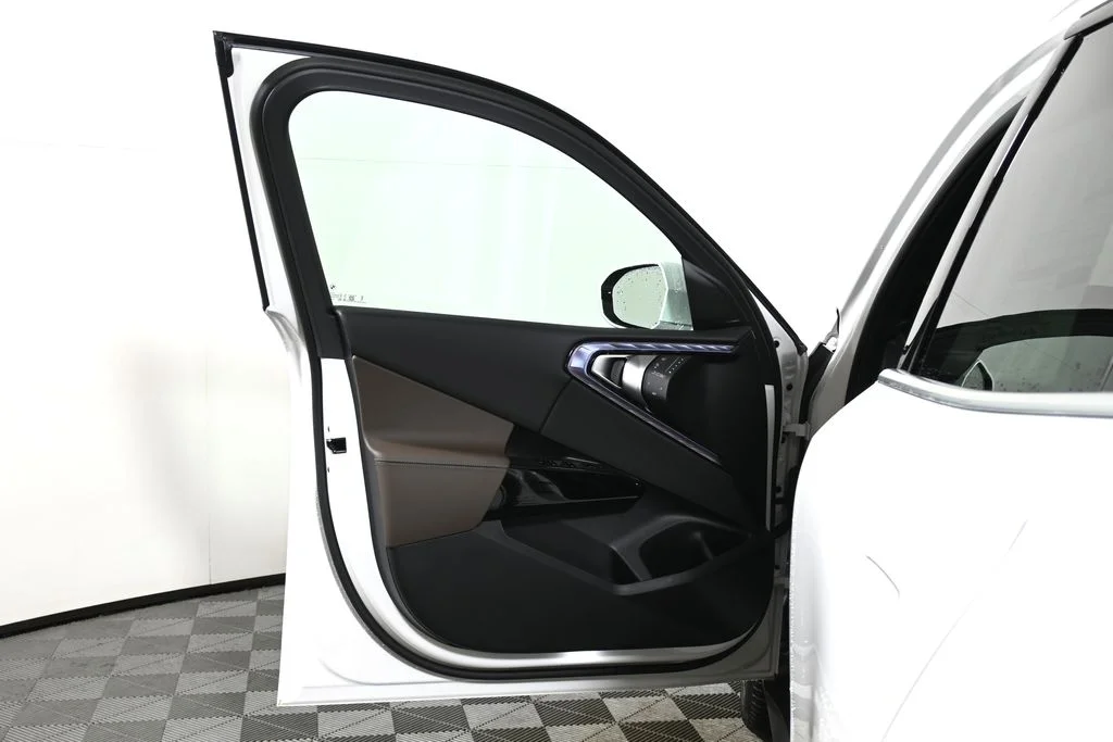 Used 2026 White BMW 30 xDrive image 28