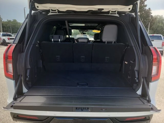 New 2025 White Metallic Ford Tremor image 10