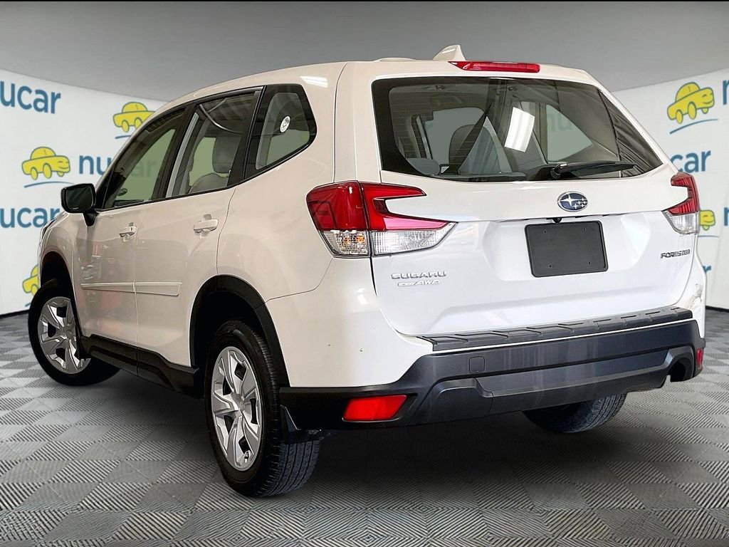 Used 2023 White Subaru Base image 4