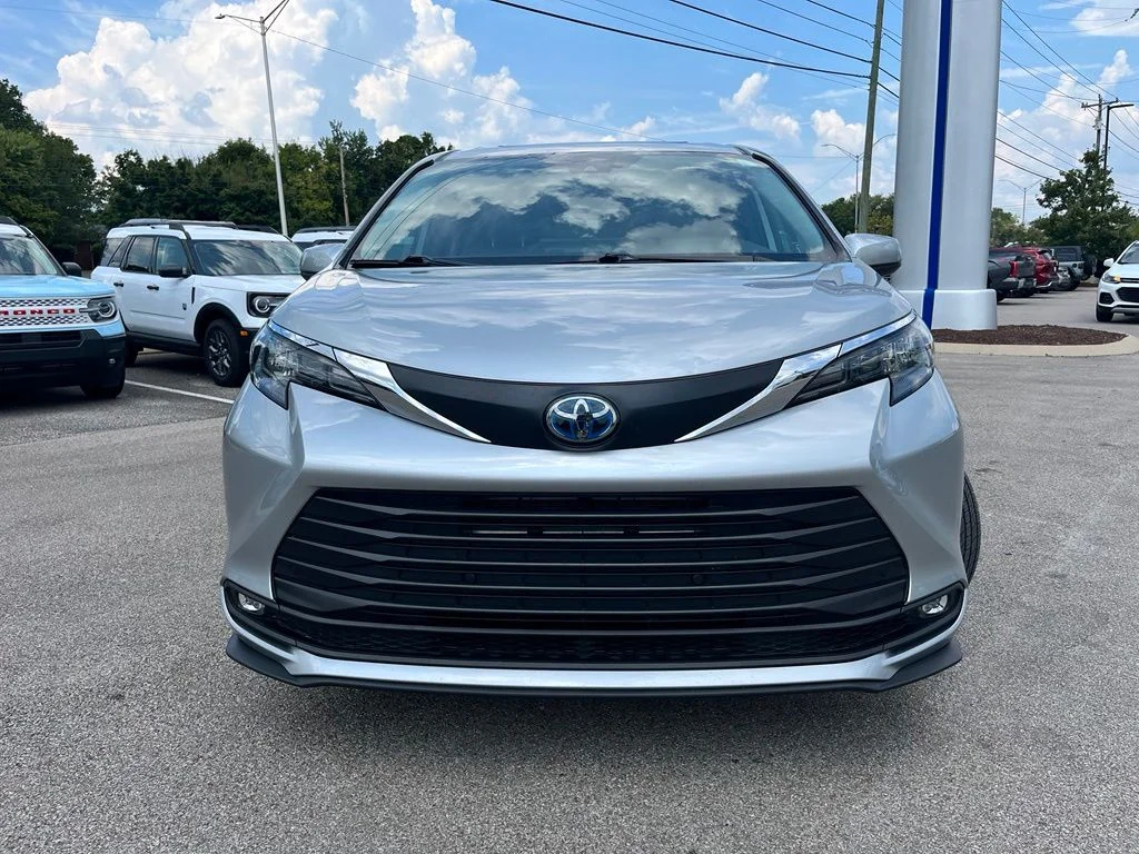 Used 2025 Silver Toyota XLE image 2
