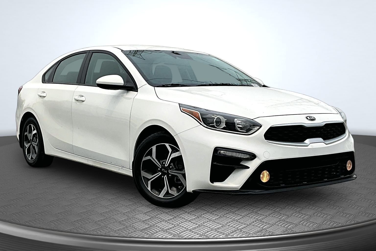 Used 2021 White Kia LXS image 2