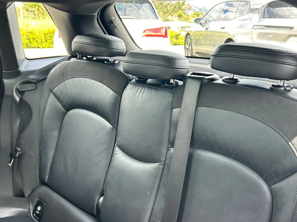 Used 2024 MINI Yours Enigmatic Black met MINI Iconic image 32