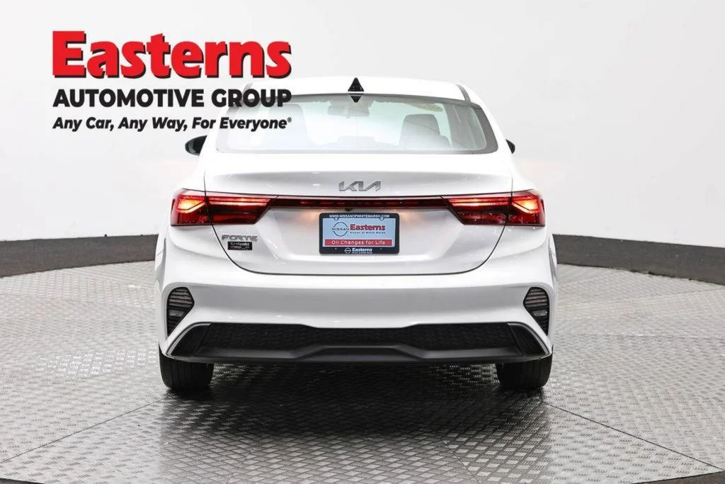Used 2023 White Kia LXS image 8