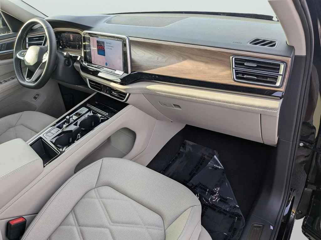 New 2026 Black Volkswagen 2.0T SE w/Technology image 11