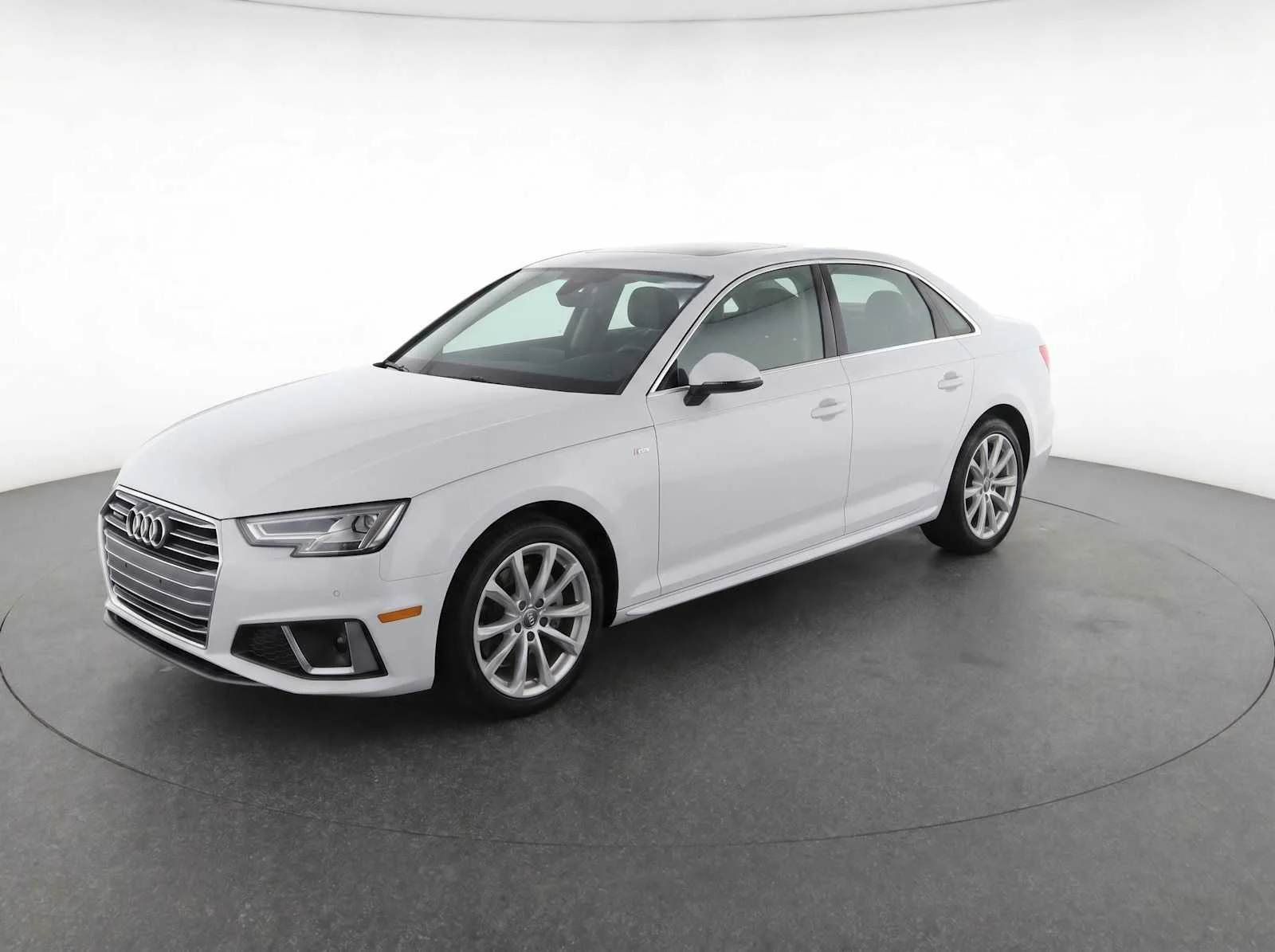 2019 Audi A4 2.0T quattro S tronic Premium Plus's photo