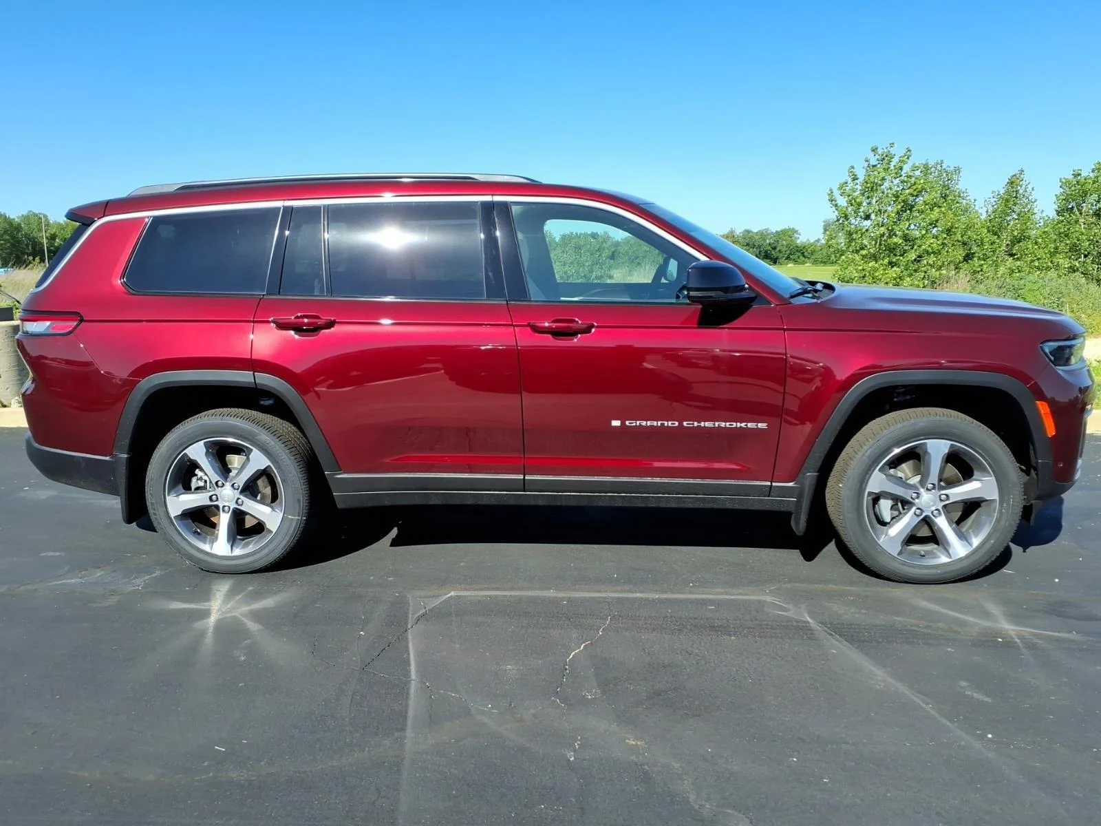 New 2026 VELVET RED PEARL COAT JEEP LIMITED 4X4 image 19