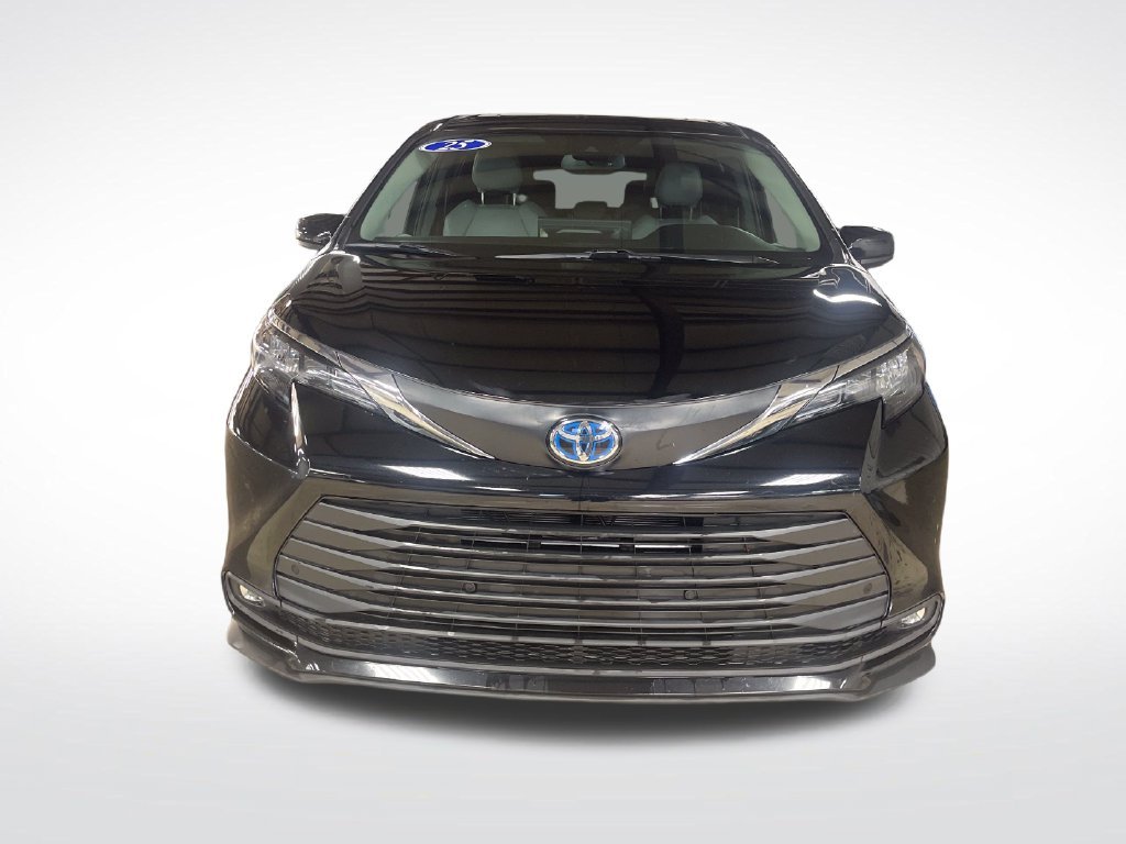 Used 2025 Black Toyota XLE image 9