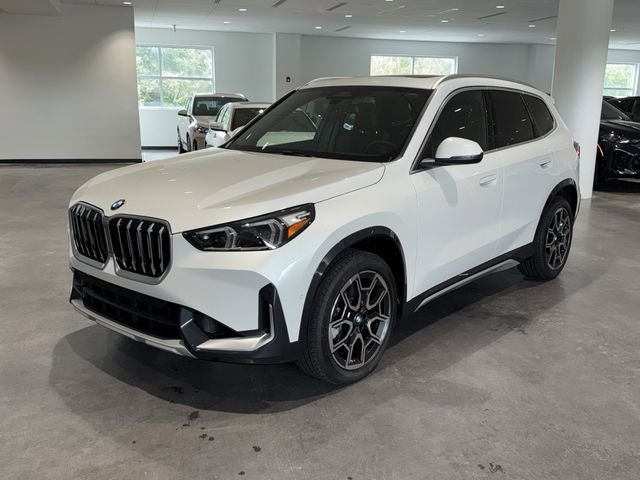 New 2026 Mineral White Metallic BMW xDrive28i image 3
