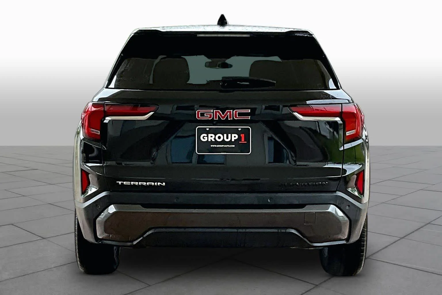 Used 2025 Ebony Twilight Metallic GMC FWD Elevation image 5