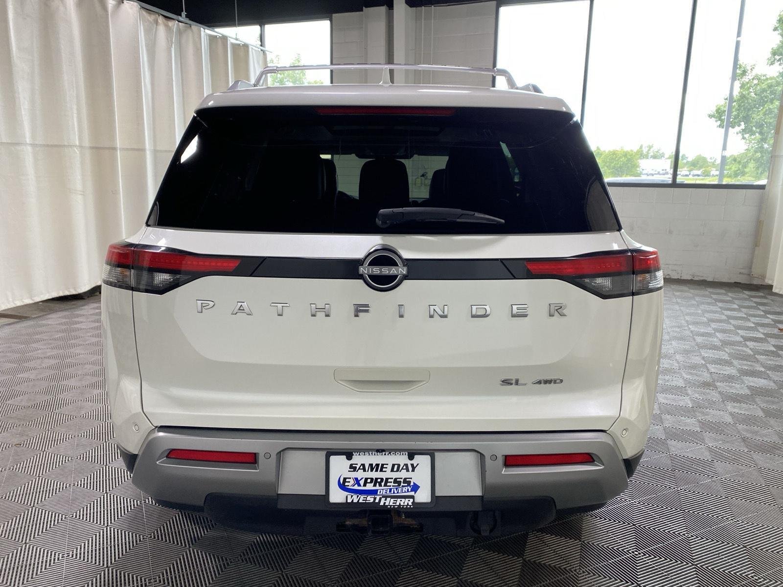 Used 2022 Pearl White Tricoat Nissan SL image 13