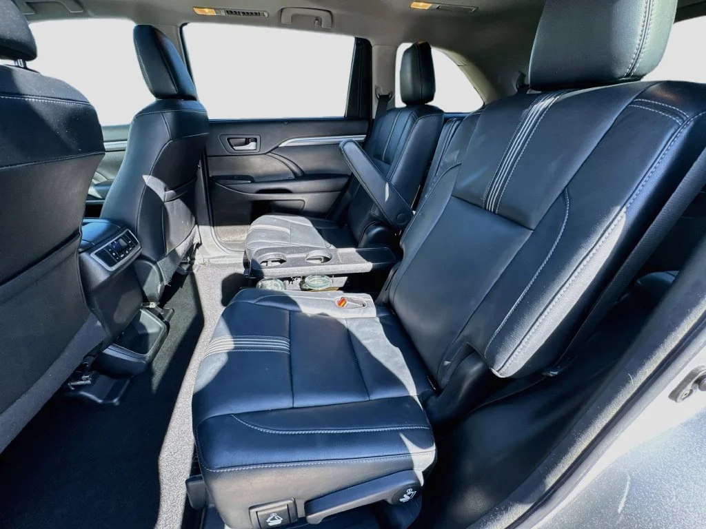 Used 2018 Silver Toyota SE image 30