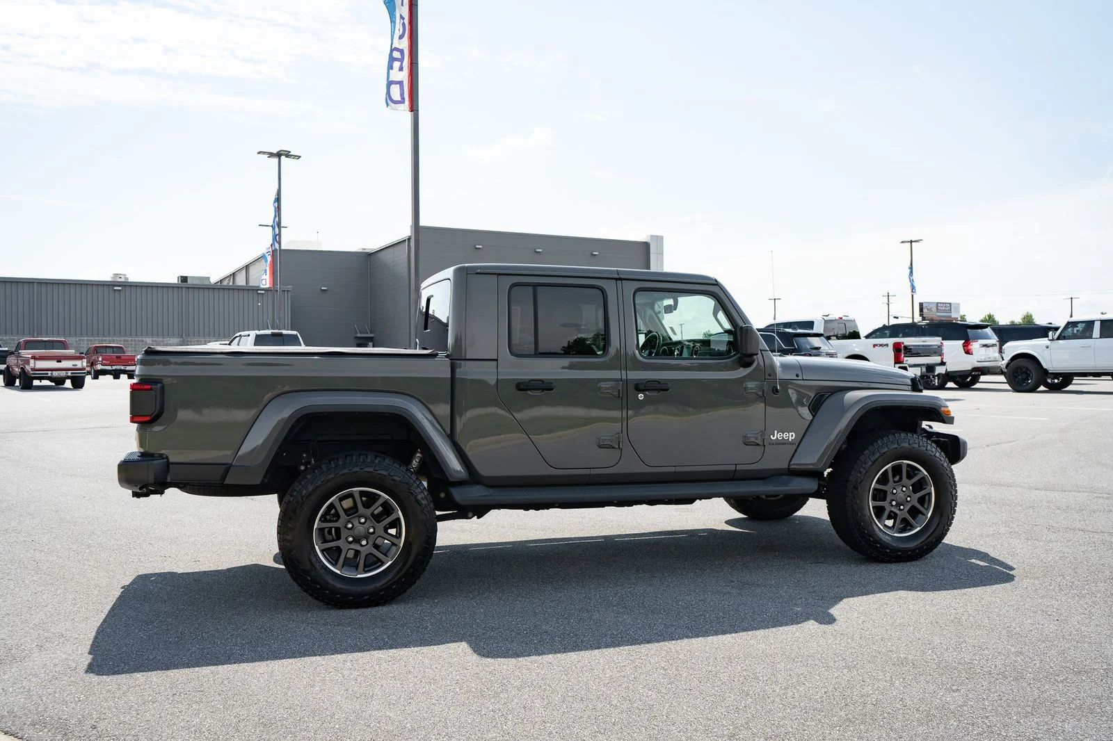 Used 2020 Gray Jeep Overland image 10