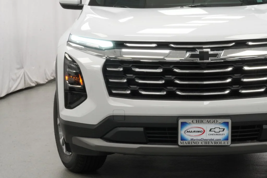 New 2027 Summit White Chevrolet LT image 32