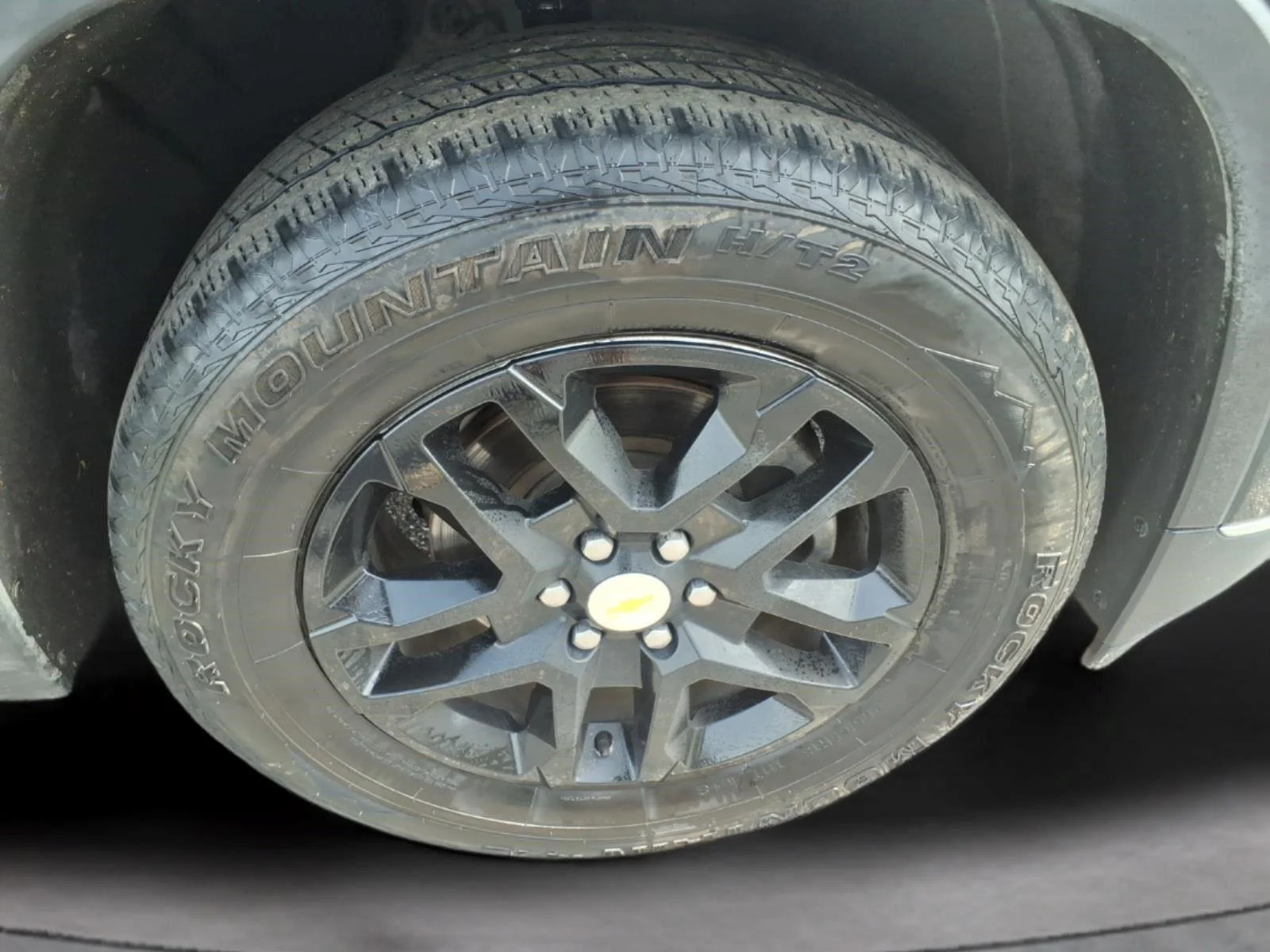 Used 2020 GRAPHITE METALLIC Chevrolet LT Cloth image 9