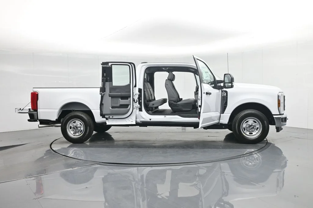 New 2026 Oxford White Ford XL image 4
