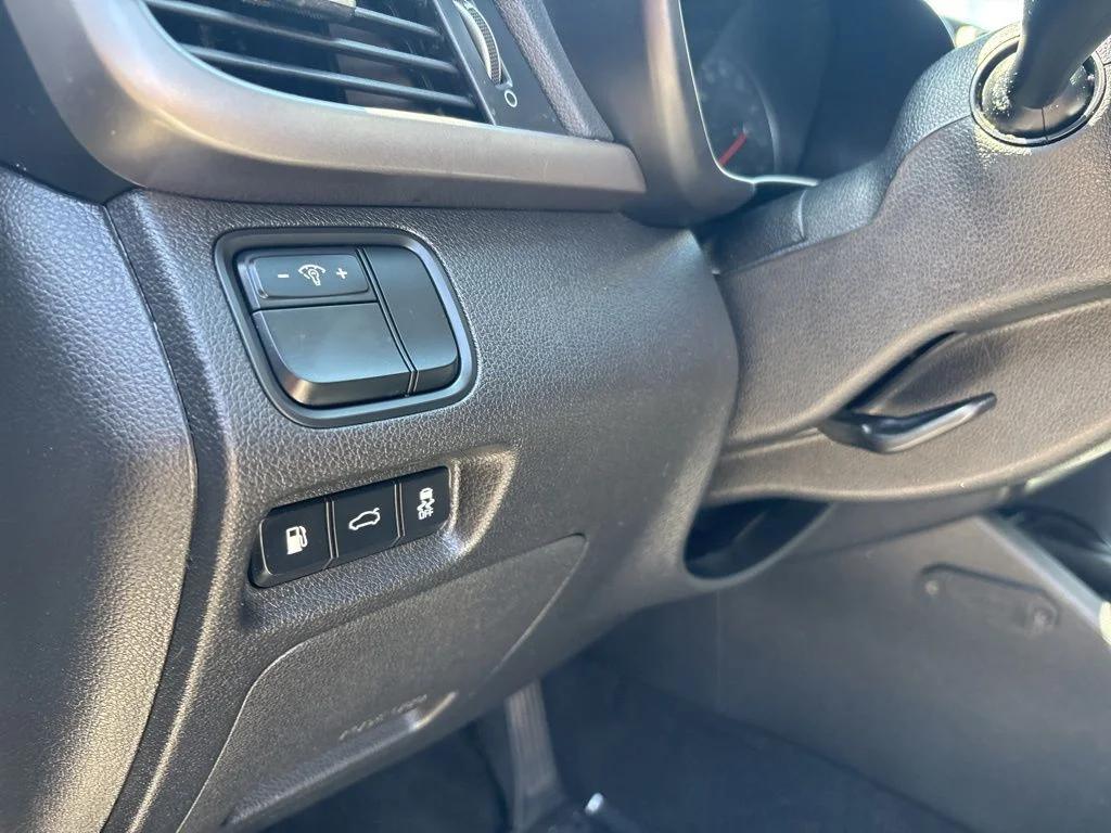 Used 2017 White Kia LX image 15