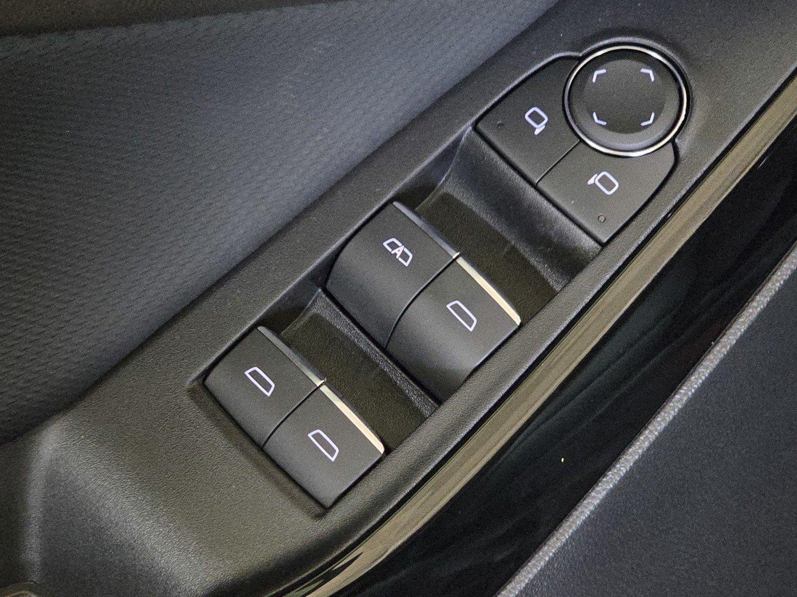 2027 Chevrolet Equinox RS - Photo 21