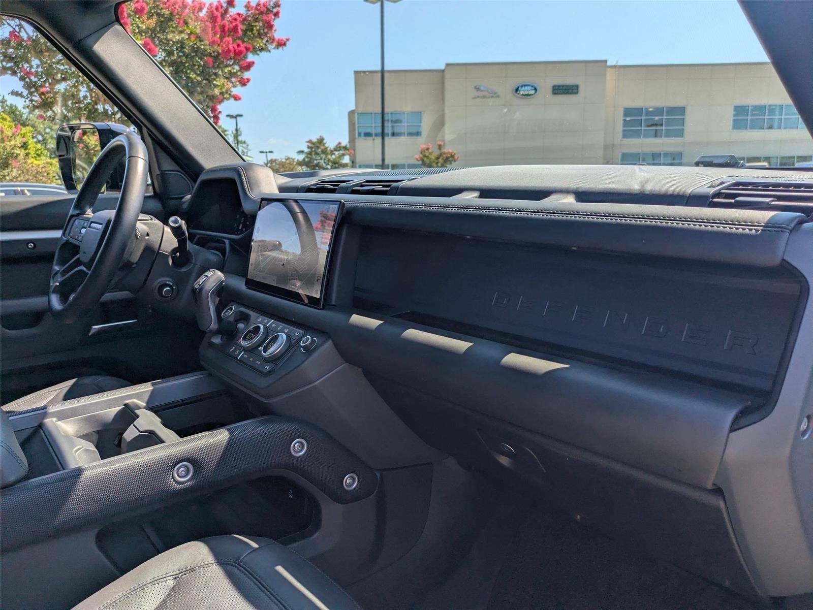 Used 2025 Fuji White Land Rover S image 36