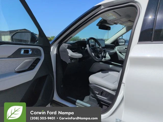 New 2026 Star White Metallic Tri-Coat Ford Platinum image 9