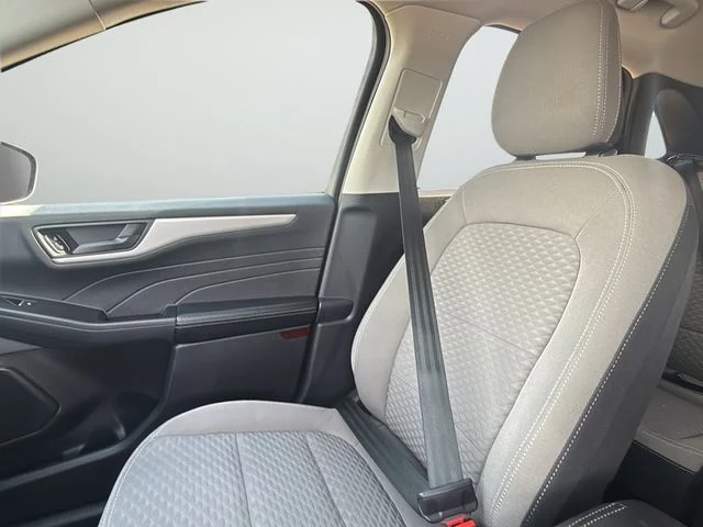 Used 2022 Red Ford SE image 33