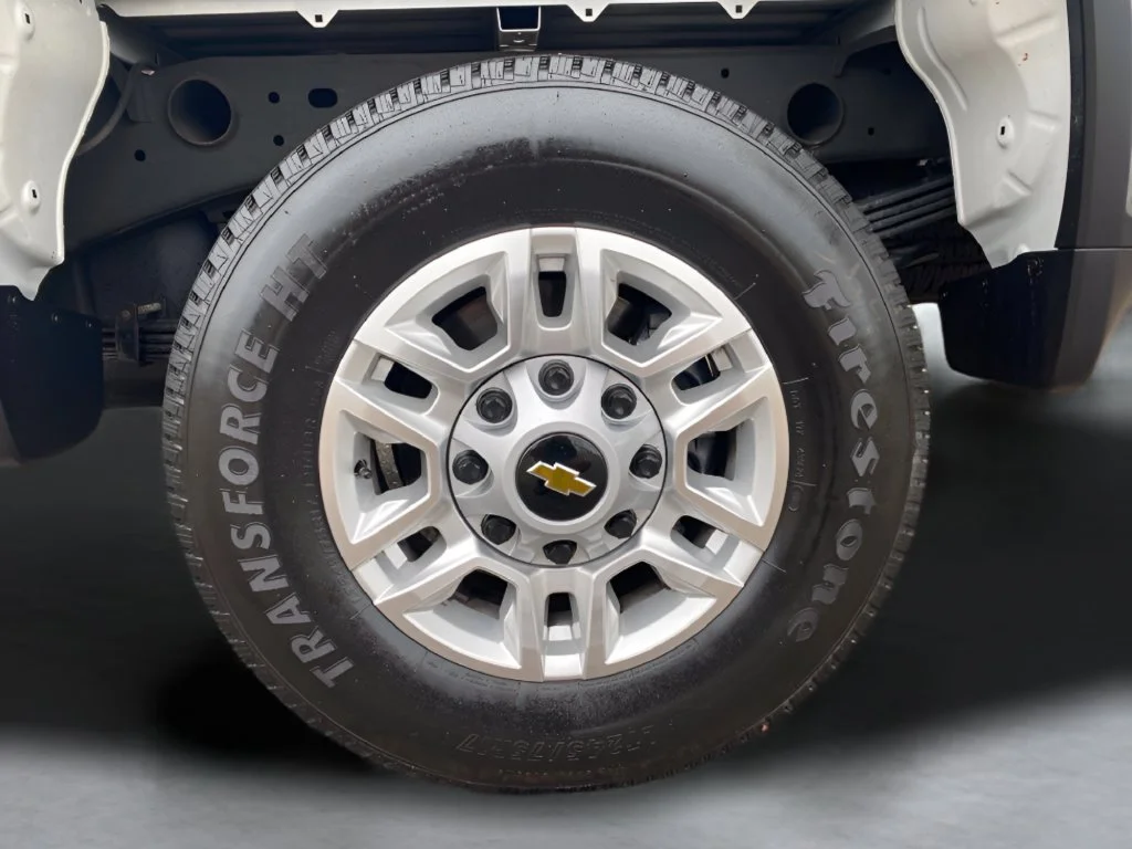 Used 2026 Summit White Chevrolet LT image 27