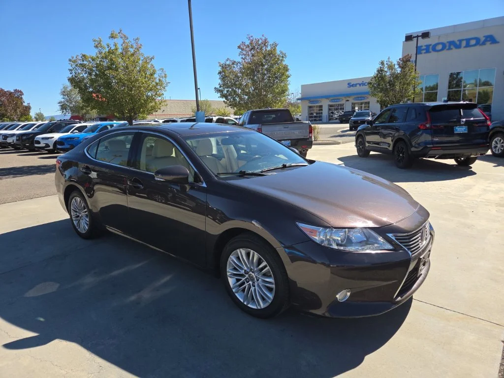 Used 2013 Red Lexus 350 image 4