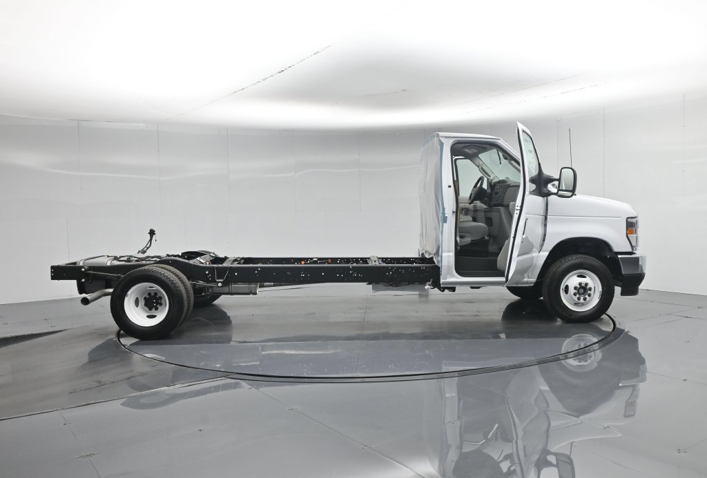 New 2027 White Ford Base image 4